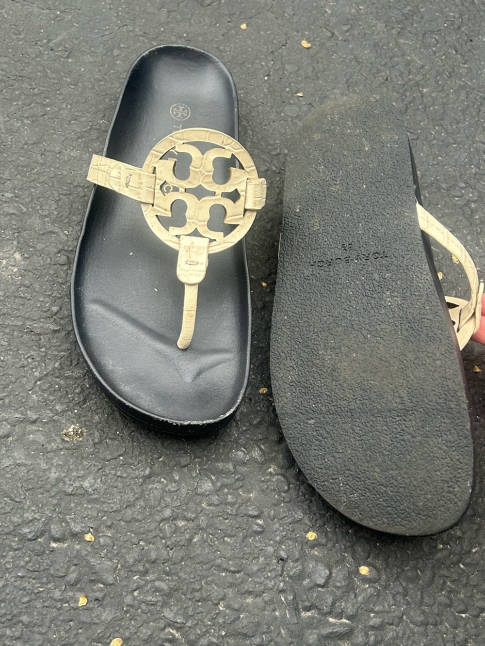 Tory Burch black and off white croc Cloud Miller Sandals Sz 8.5 - Picture 3 of 3